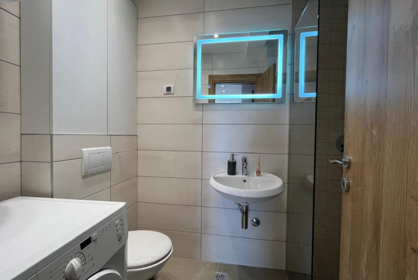 ceaeca94-add4-435f-8d7f-70c570640e93