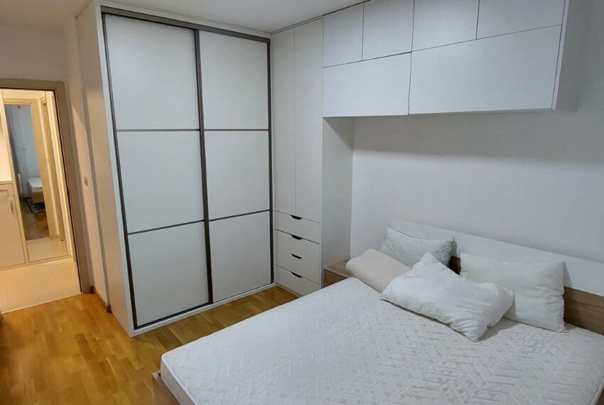 ee568abf-1933-455b-bb0a-e46c7cf291a5